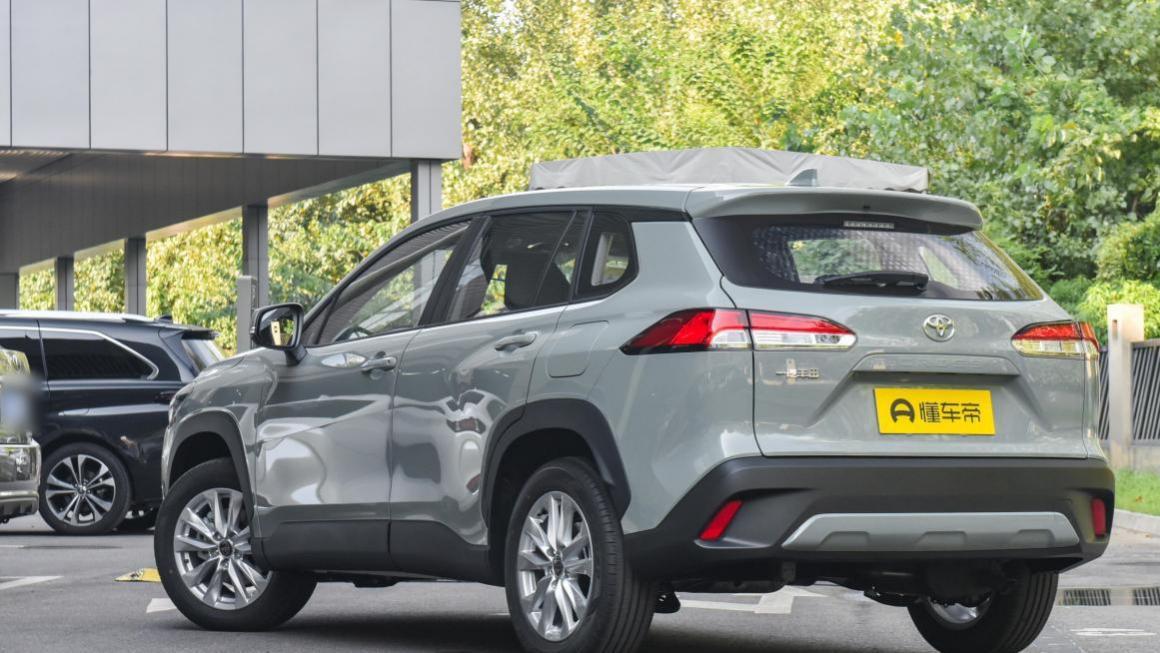 丰田发力！卡罗拉锐放全系下调3.5万，智能电混双擎，家用SUV新宠