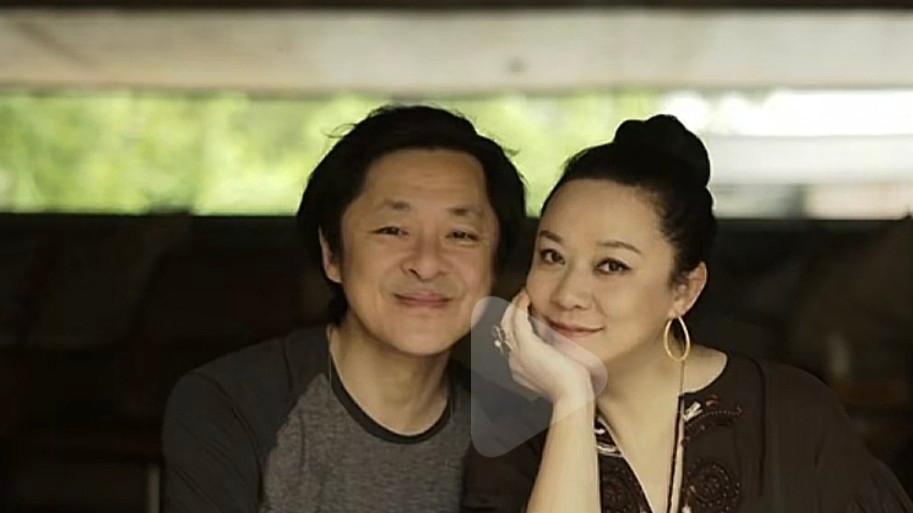 张芳50岁生日：告别电视荧屏2年，变身自信老板娘