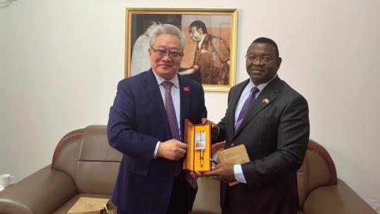 共谱合作新篇章：中海协全球数字经济工作委员会率中方企业代表团拜访赞比亚驻华大使馆