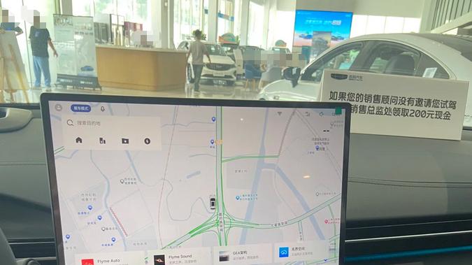​躲清静来看车，原来国庆还有这么多人看银河E5