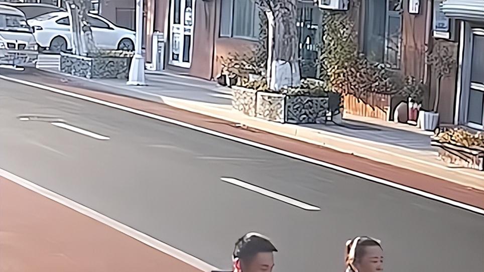 威海夫妇扔下15万就跑：在甲午战败故地，才懂山东人为何如此拥军