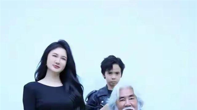 张纪中夫妇现身徐州！杜星霖真实容貌被曝光，又胖又丑，黑脸争吵