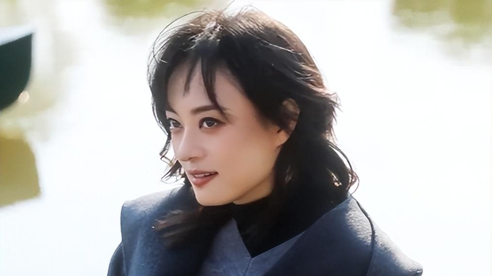 时尚大片来了，被“长发”的孙俪惊艳，凶相变福相，甩打针脸几条街