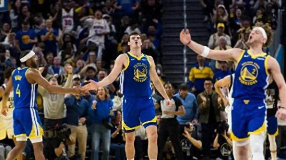 2年1.2亿，邓利维赢麻了，场均29分4板5助，大当家恐易主