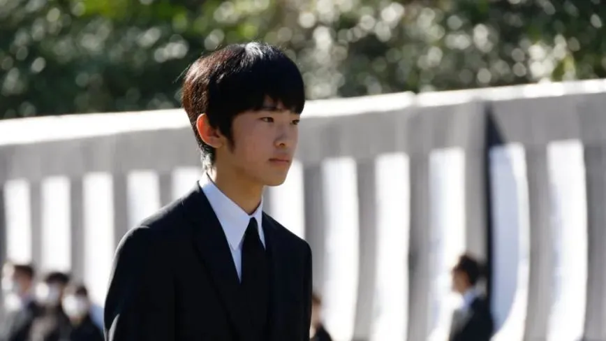笑死！悠仁王子发布会如同人机，日媒暗戳戳拱火拉踩！网友：转人工
