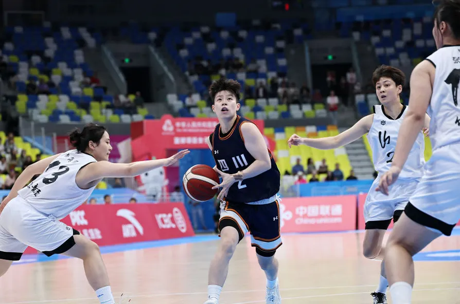 曝李缘加盟四川女篮，携手李梦王思雨