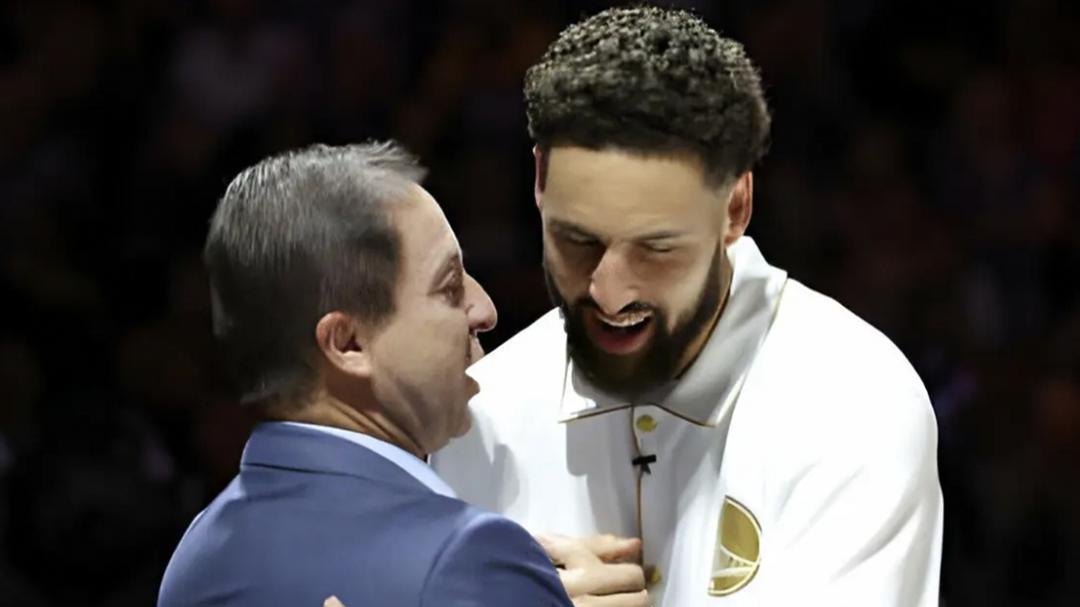 真实！时隔2年，美媒曝汤普森离队真相出炉，勇士和库里终究是错付了