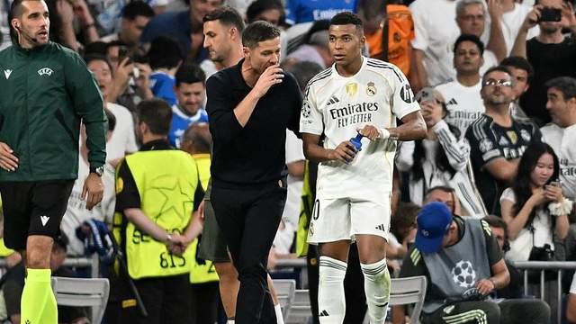 温格赞阿隆索踢巴萨像大人打小孩！安切洛蒂但微颔之唯手熟尔！