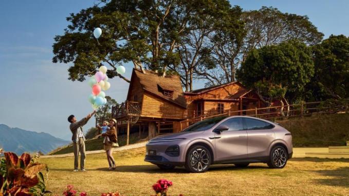 小鹏两款新车上市，价格屠夫再下狠手！17.68万起