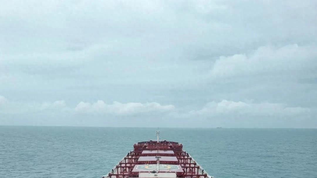 深海航行：一位女船员的爱情与人生上午十点，靠港结束