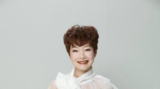 TVB主持人坚守45年被传离巢，为隔壁台主持节目，但自认并未离巢