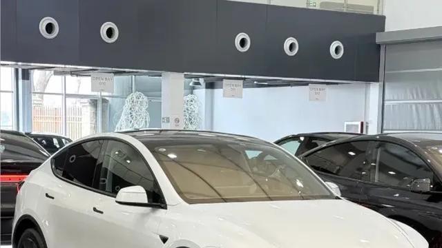 Model Y疯了！一周卖破1万台，零息+700km续航，小米SU7还怎么卷？