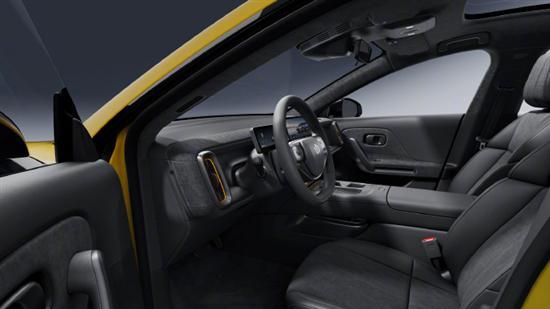 零跑Lafa5内饰公开：纯黑配色配全景天窗