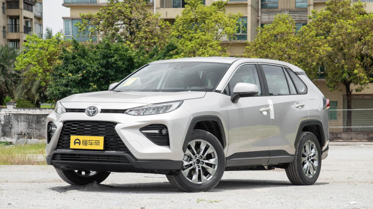 家用SUV市场两强之争，领克01对比丰田威兰达，年轻人该怎么选？