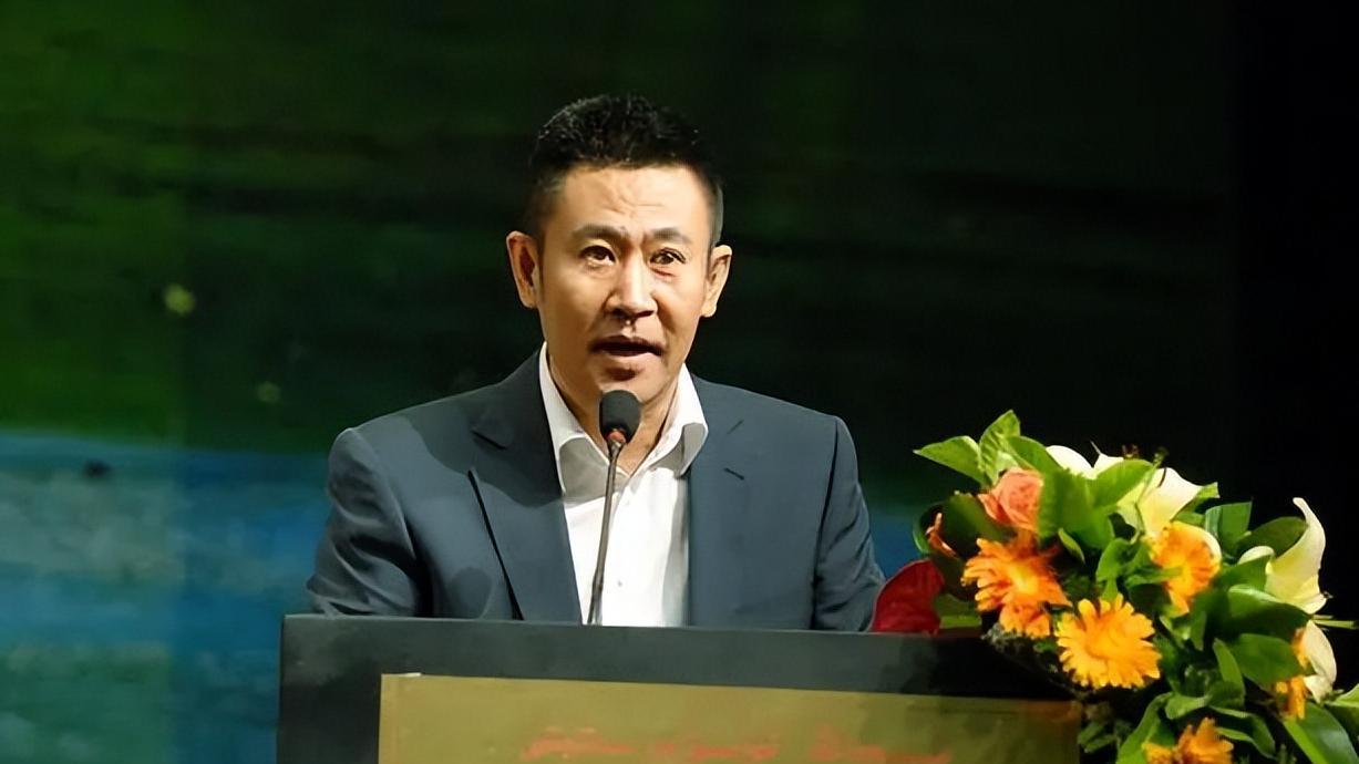 主持人赵赫离世5年，与他从小青梅竹马的妻子王青梅过得好吗？