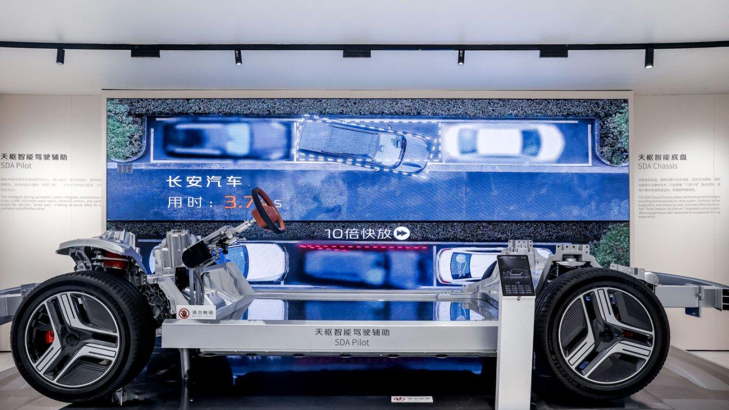 加塞、匝道、黑夜？长安天枢智能把开车慌给治服了！