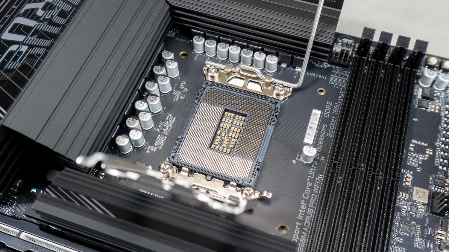 装机小白套餐！技嘉B860M电竞雕搭配Ultra5 230F性能，闭眼战三年