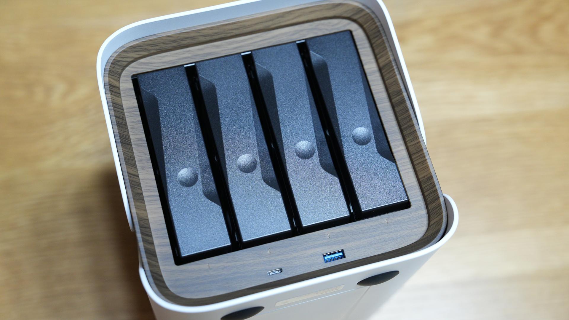 极空间Z4Pro+性能版实测：N355 加持 + AI 赋能，堪称市面影音 NAS 王者？