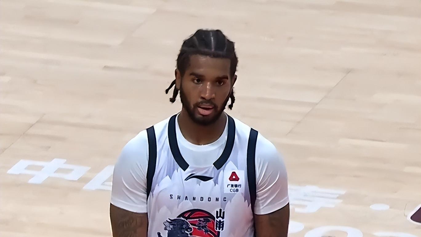 鲍威尔爆发，高诗岩关键三分制胜，山东男篮险胜北京