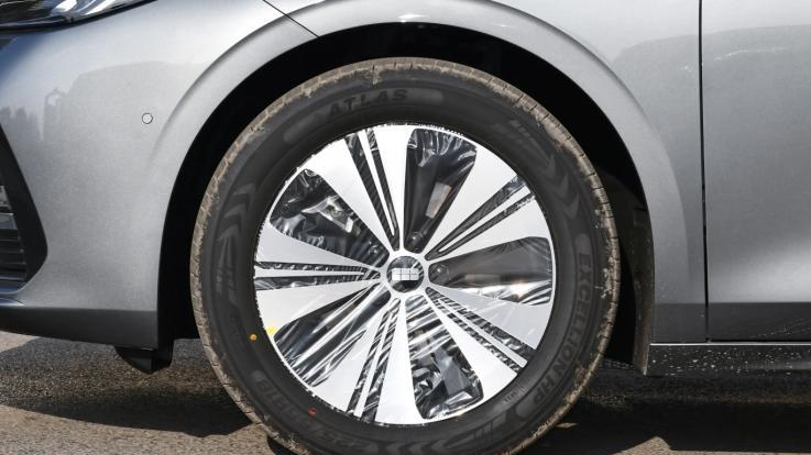 吉利又来砸场子了？中型车它8万就卖，这让秦L DM情何以堪