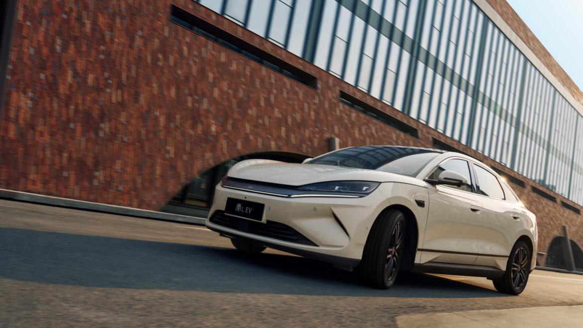 平替Model 3！年轻人最带感的中级车，秦L EV 11.98万元起