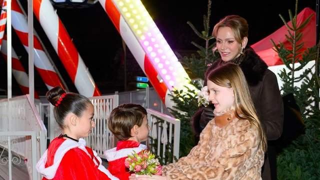 惊艳！11岁摩纳哥公主裙，身穿3700豹纹外套圣诞村吸睛无数