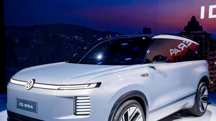 新势力死磕纯电，上汽大众三条腿走路稳不稳？