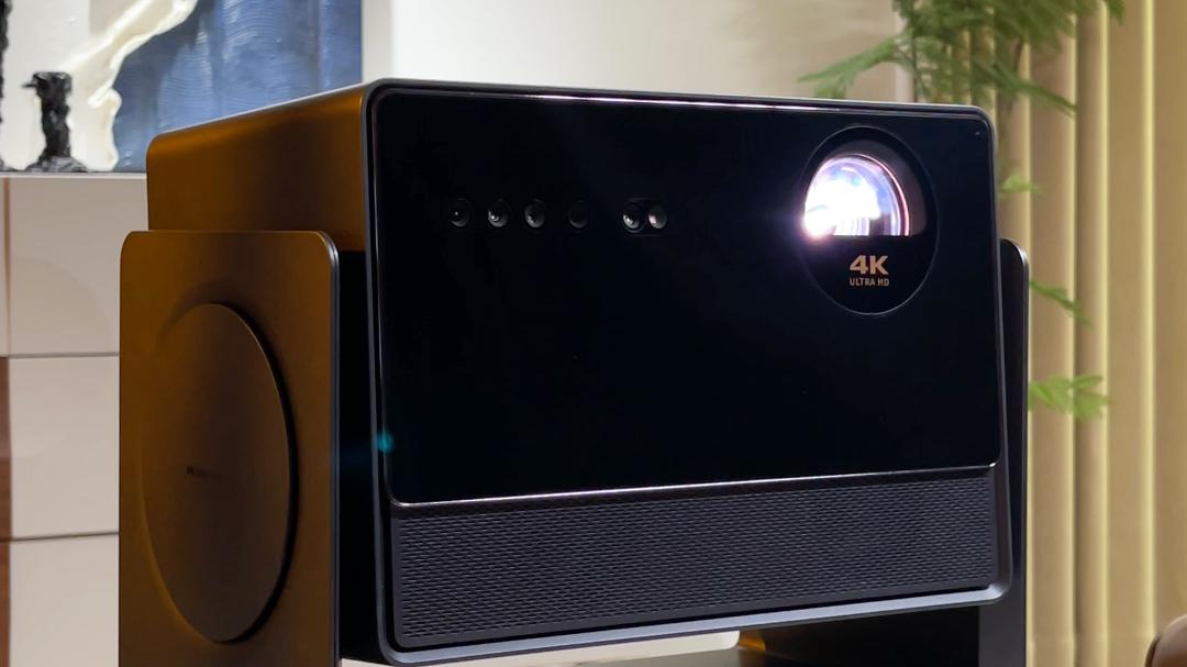 暗场细节封神！当贝S7系列8档可变光圈，深夜观影氛围感拉满