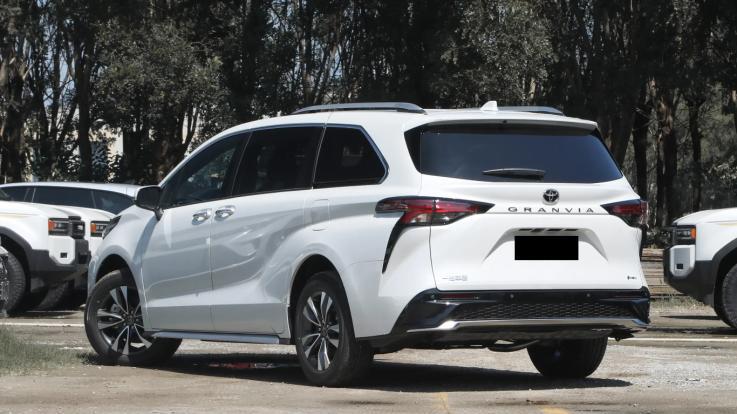 大空间+低油耗，半年卖出34, 380辆，丰田格瑞维亚怎么选？