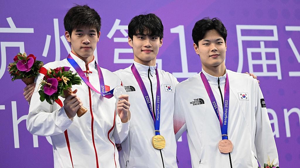 潘展乐打破世界纪录，震惊世界的游泳黑马