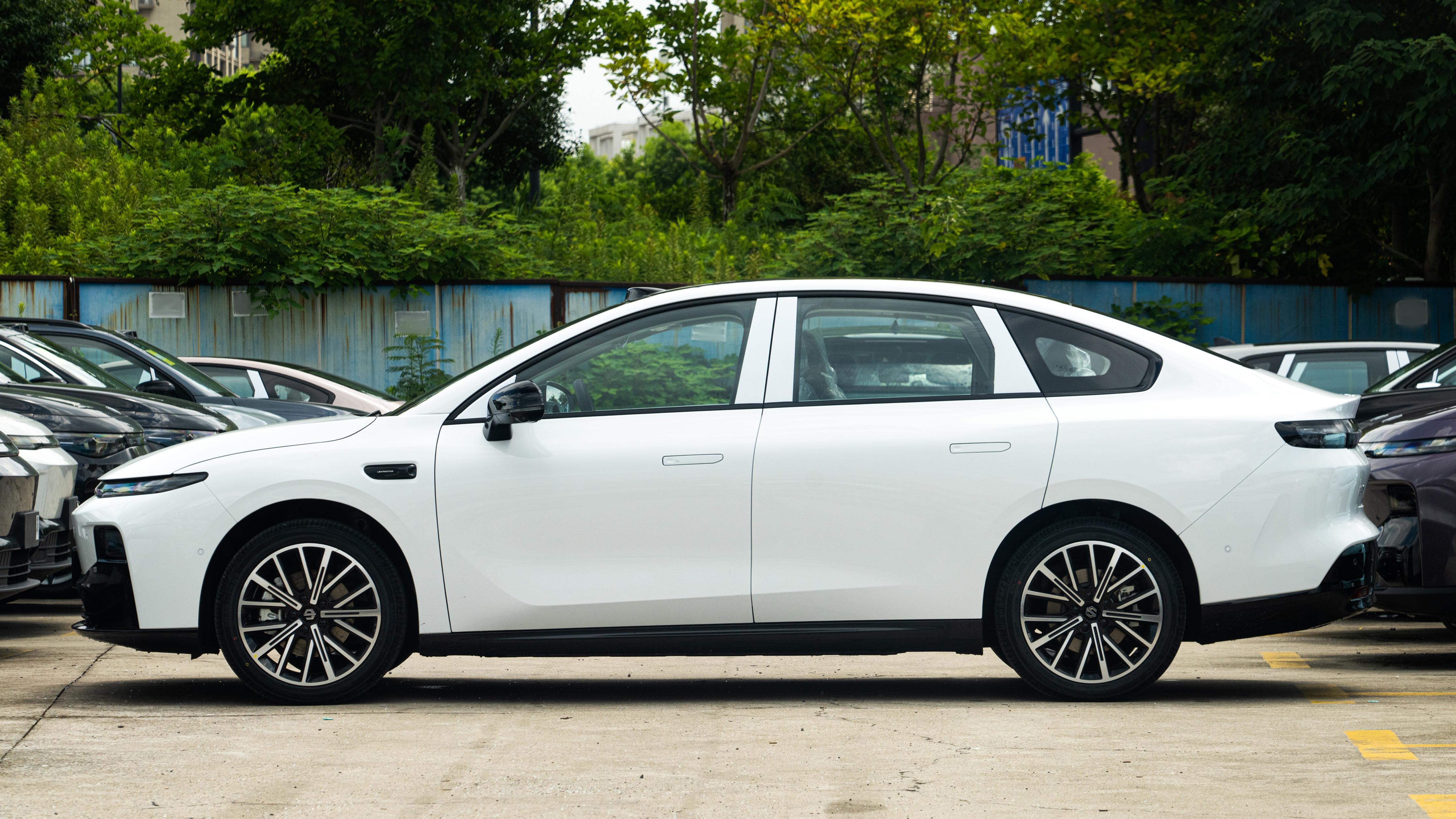 我选了台零跑B01，开了一年，终于理解它为什么这么受欢迎