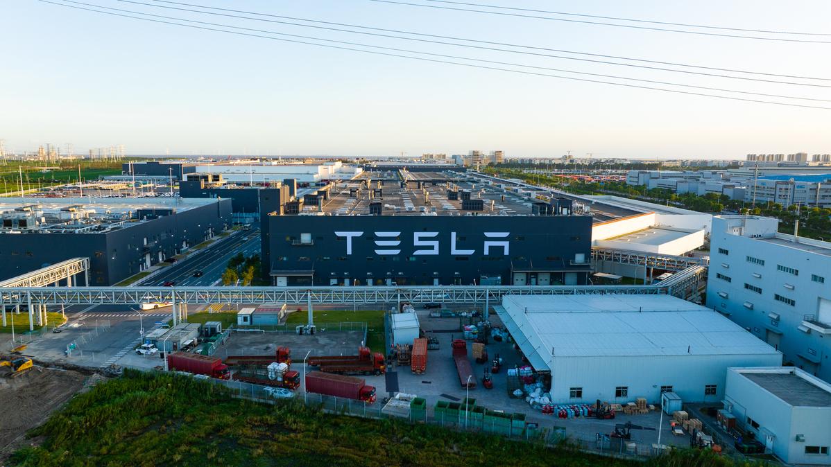 从代工贴牌到港股敲钟：赛力斯如何用5年撕掉"山寨车"标签？