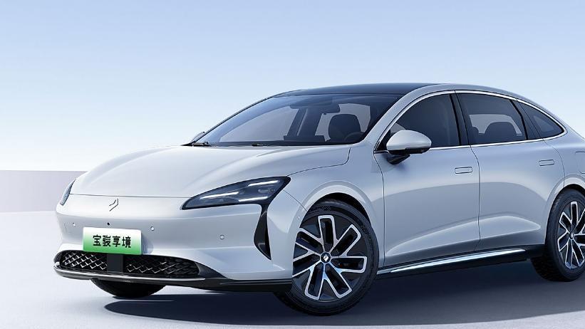 长超5米，续航1500km，媲美小米SU7，或售十万级，剑指比亚迪秦L