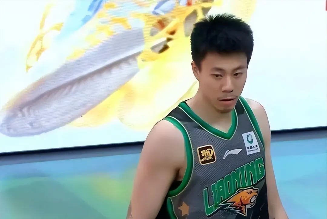 人心散了队伍不好带！辽篮钦点接班人状态全无，防守懒散惹怒球迷
