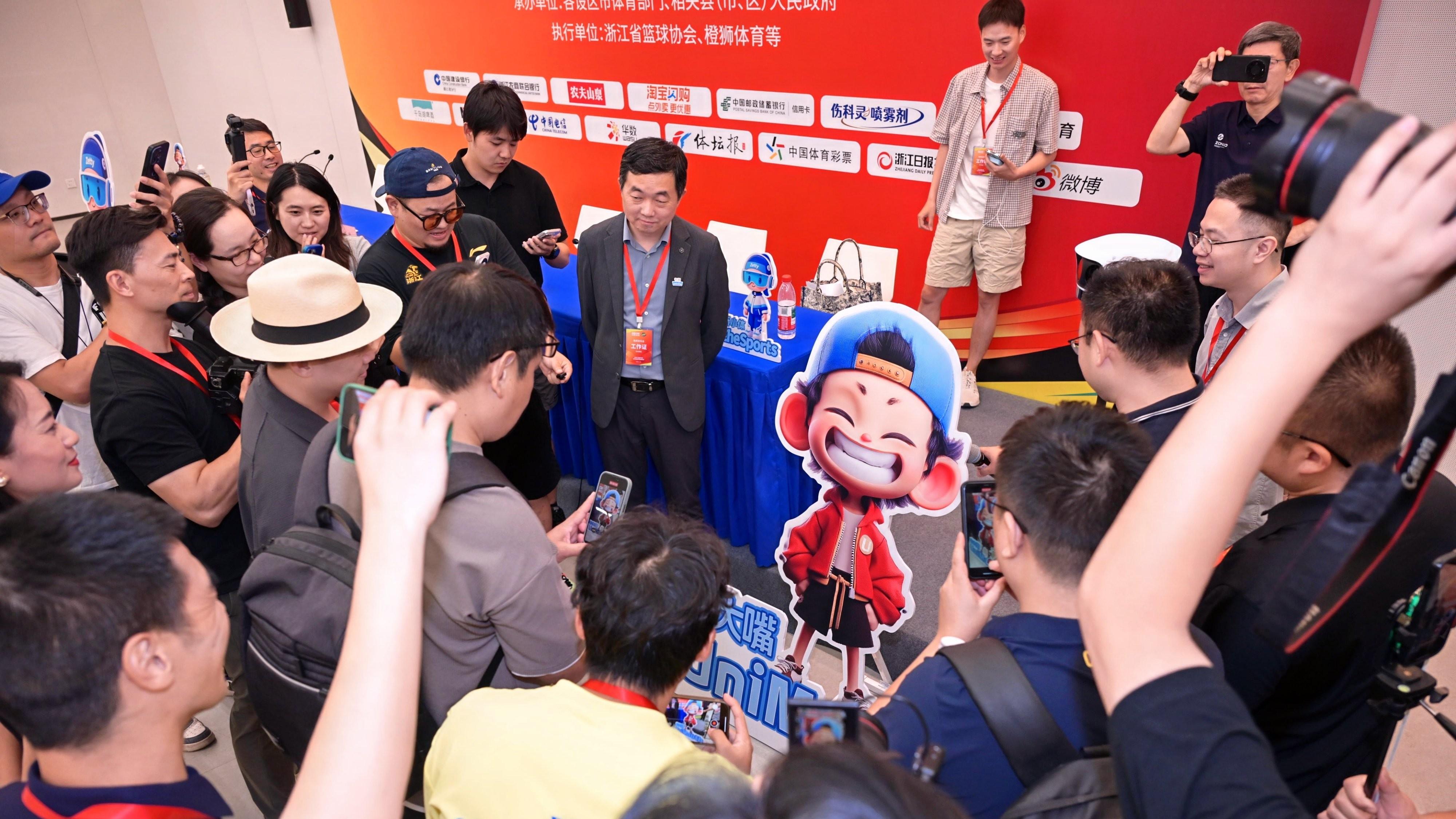 宇视最萌工牌诞生！250812号员工宇大嘴已成团宠，随时开播