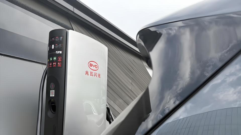 充电速度堪比加油，电动车马上“无敌”了？大城市车主怕笑不出来