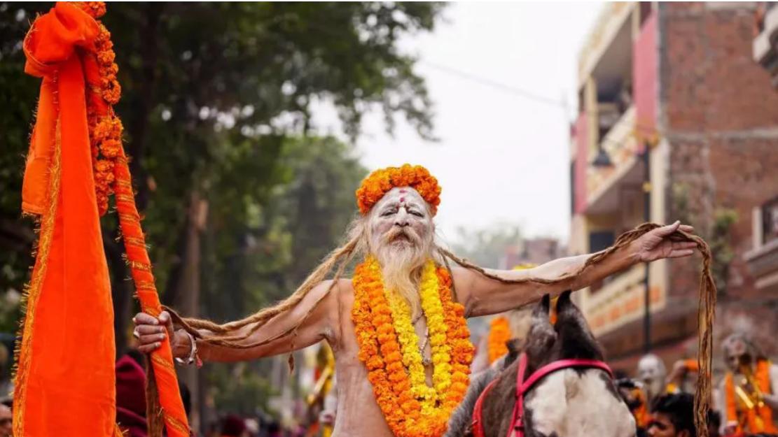 12年举办一次的印度大壶节正在进行中，只有强悍的体质才能在圣河沐浴吧