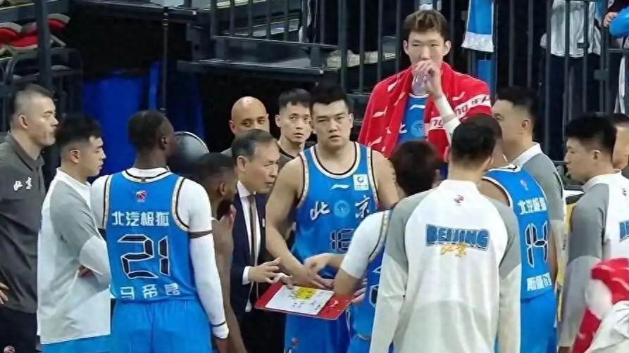 年薪600万 拿1分0板0助攻 身高2米11表现不佳