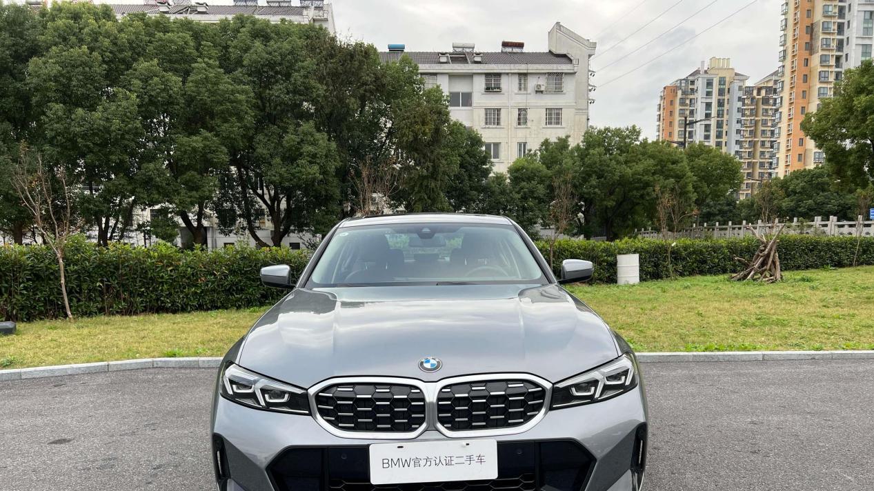 24万出头的准新宝马3系，9千公里，适合家用吗？