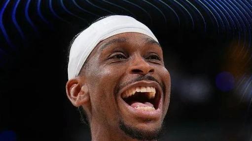 西决首战，爱德华兹展现超级巨星风采