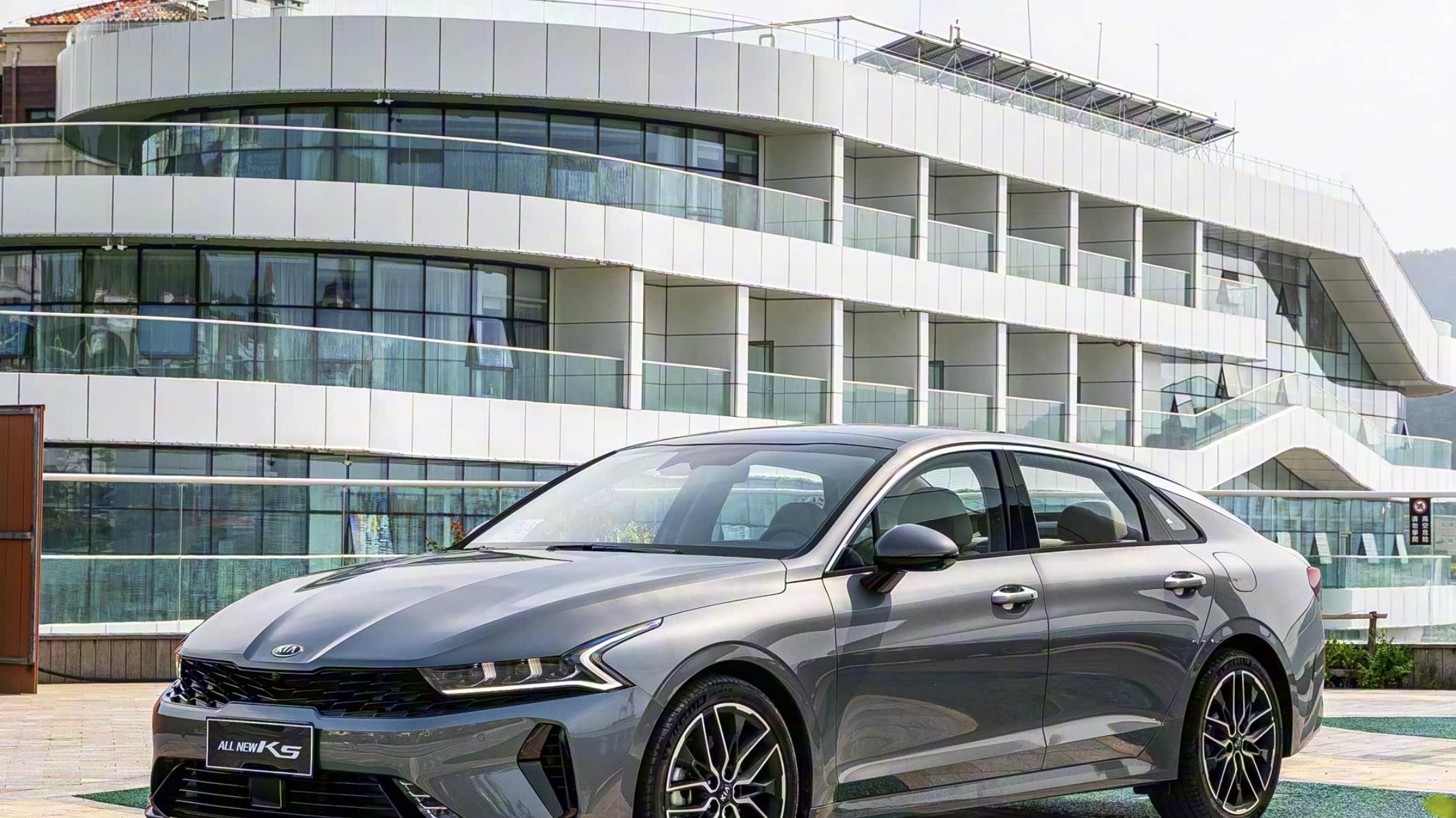 起亚的新王牌，车长5m，大量折线设计元素，还有多套动力组合