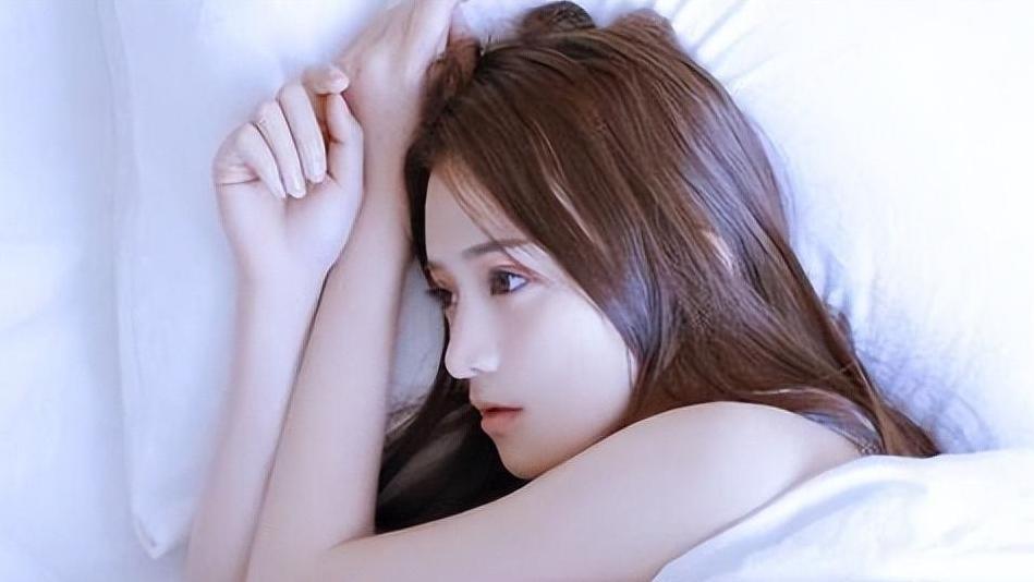 男人疯狂迷恋的女人，都有这4个共性，你中了几个？