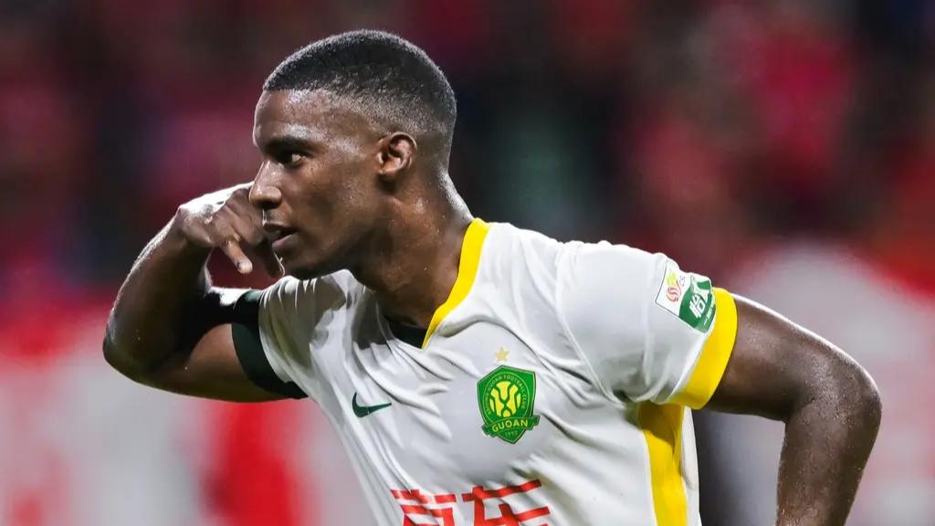 法比奥戴帽国安 4-0 梅州 15 轮不败夺半程冠军书写新传奇！