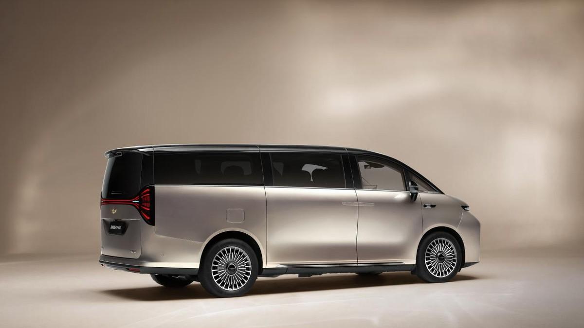 吉利银河首款豪华旗舰MPV银河V900官图首曝