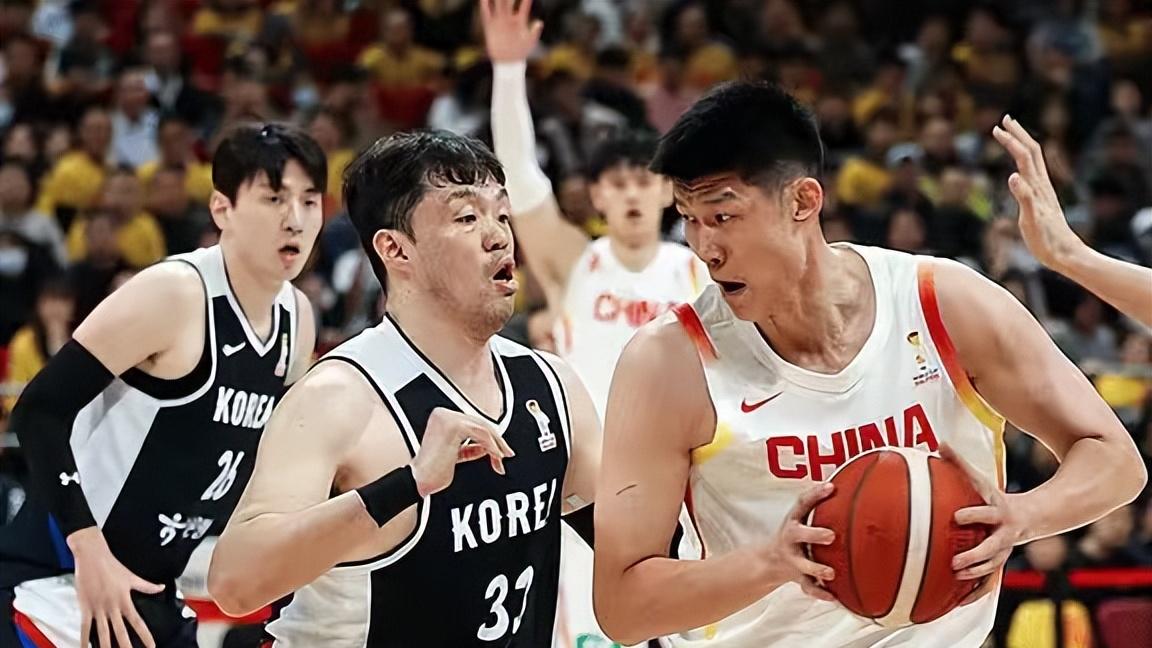 世界杯有点悬！中国男篮再负韩国原因详解，胡明轩张镇麟难堪大任