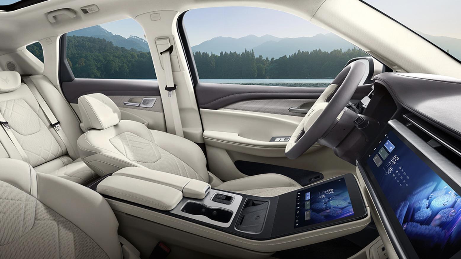 极狐阿尔法T6：首购SUV‘刚刚好’之选，极狐汽车冷峻外观+实用内核适配第一辆车需求