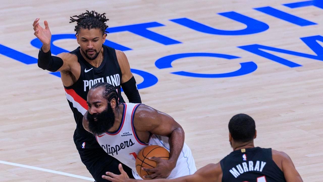 开拓者107：114快船，两队主教练真的菜，一共出现4次错误决定