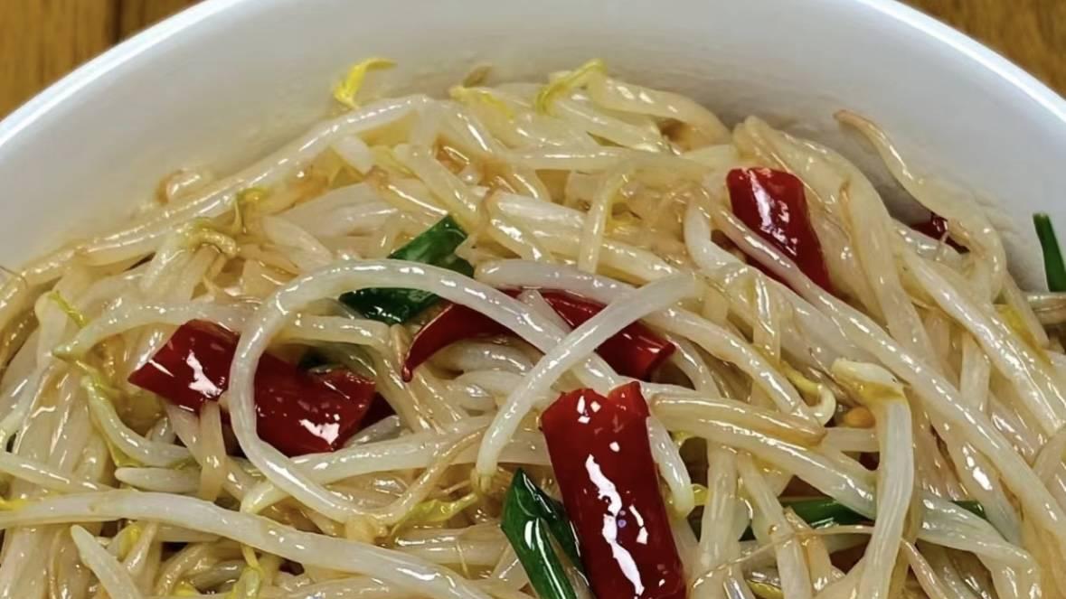 快速上手的家常美味——轻松做出酸辣绿豆芽！