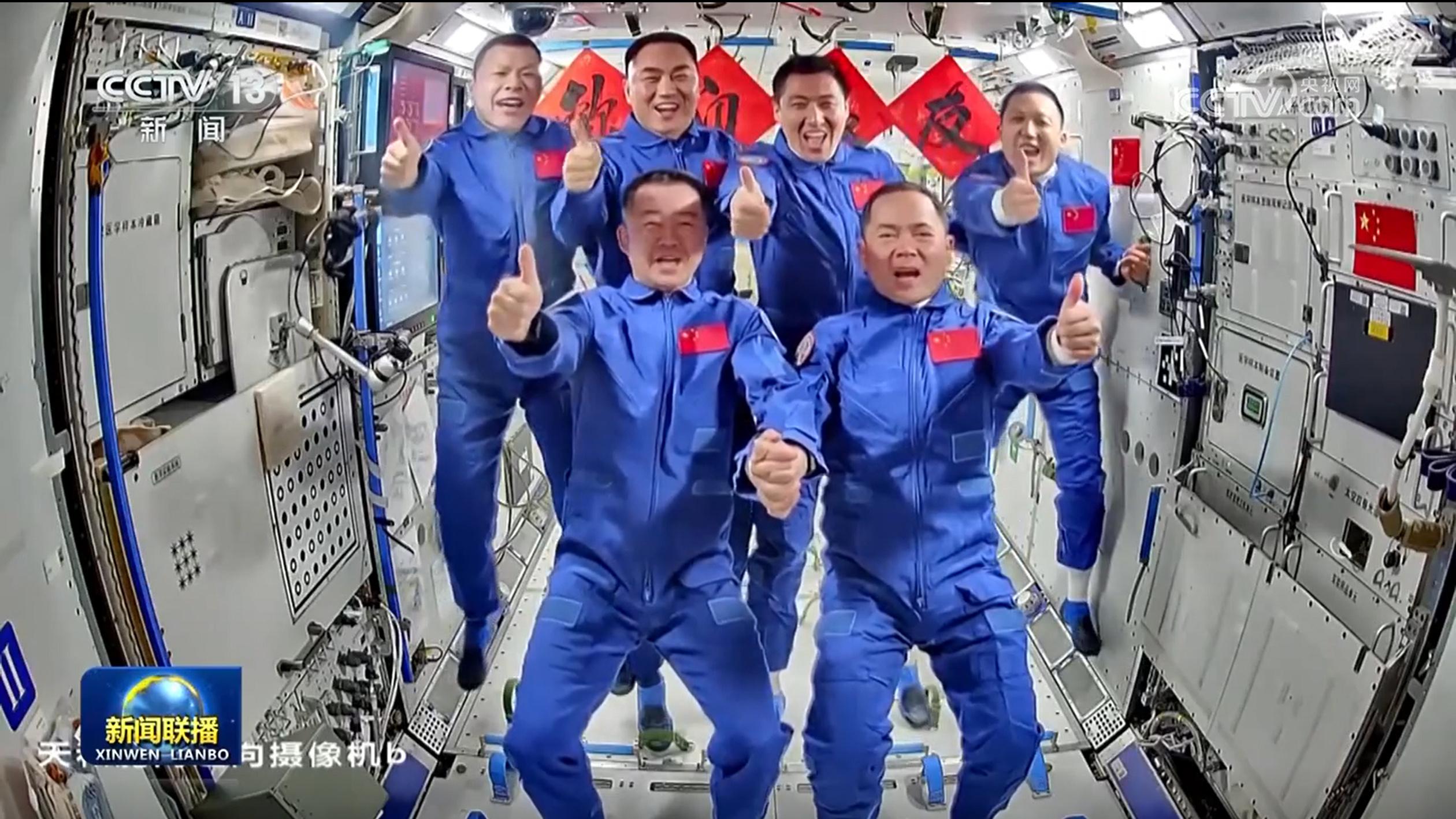 中国航天员被迫滞留空间站，6人4鼠同时在轨 8天，水和氧气够用吗