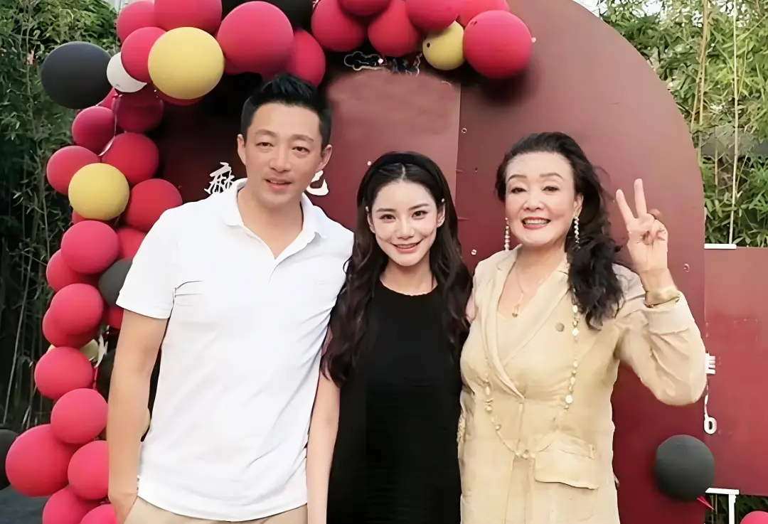 大S去世两个月：具俊晔每天都去金宝山，S妈让人心酸，汪小菲却截然不同